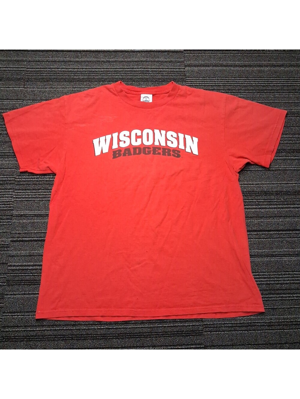 Wisconsin Badgers T Shirt Mens XL Red Delta Pro Weight Made USA NCAA College